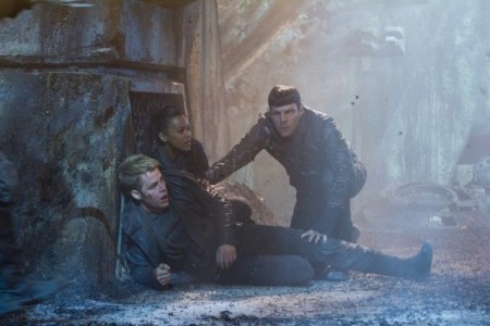 Kirk, Uhura et Spock dans une bataille scénaristiquement peu justifiée